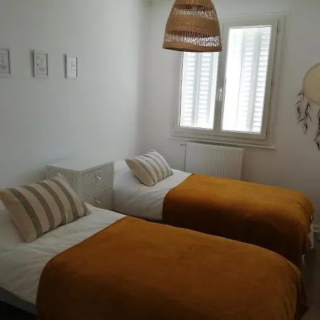 A 300 M Du Et Des Commerces Lejlighed *