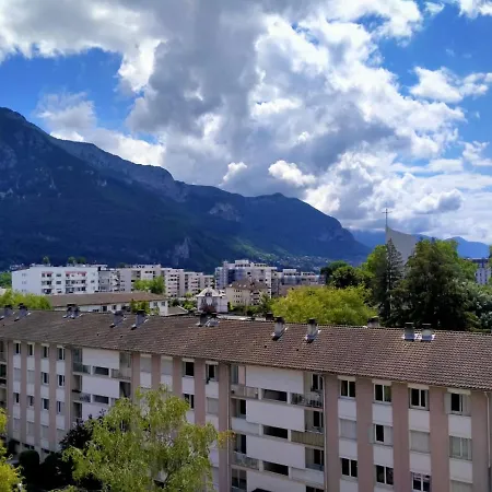 à 300 M Du Et Des Commerces Appartamento *